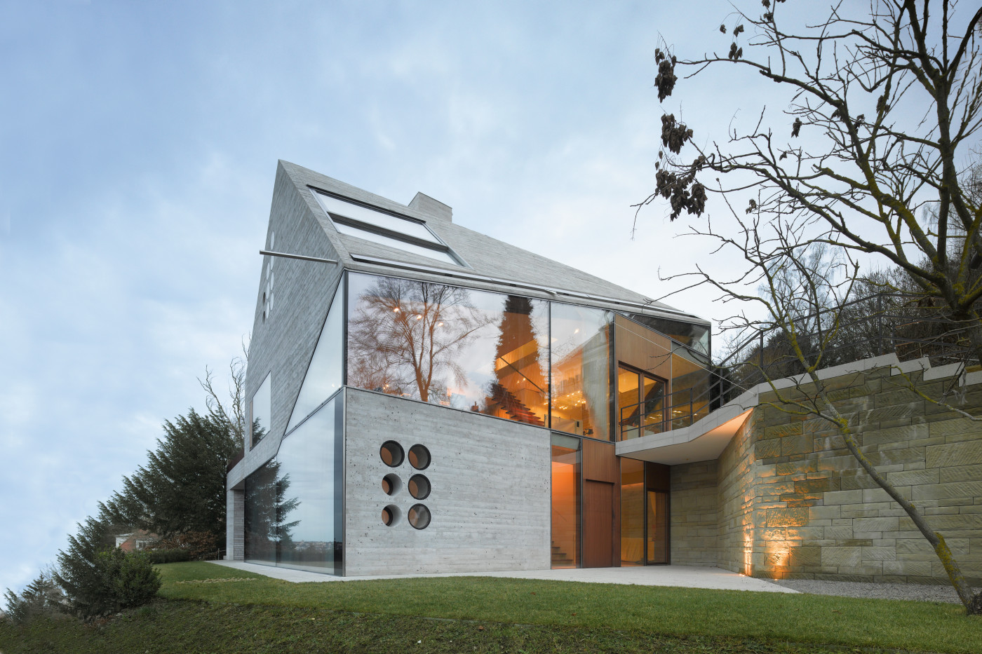 Nur Glas und Dämmbeton | Moderne Einfamilienhäuser