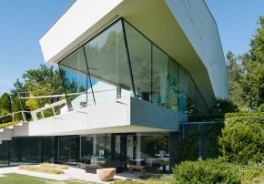 Bembe Dillinger Architekten Villa als bewohnbare Skulptur Neubau Einfamilienhaus Seegrundstück